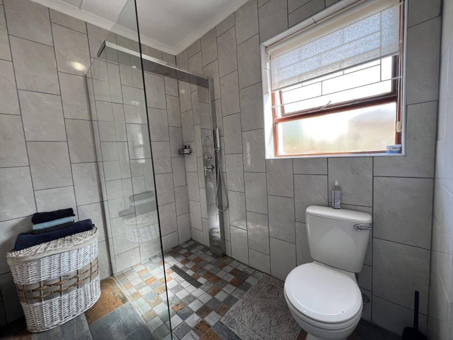 3 Bedroom Property for Sale in Wavecrest Eastern Cape